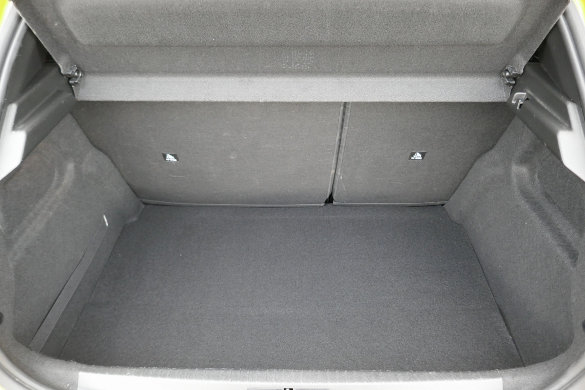 Peugeot 208 (2)
