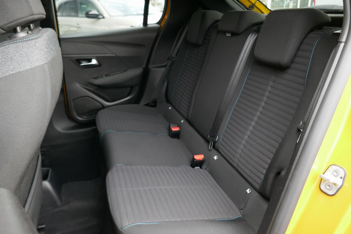 Peugeot 208 (2)