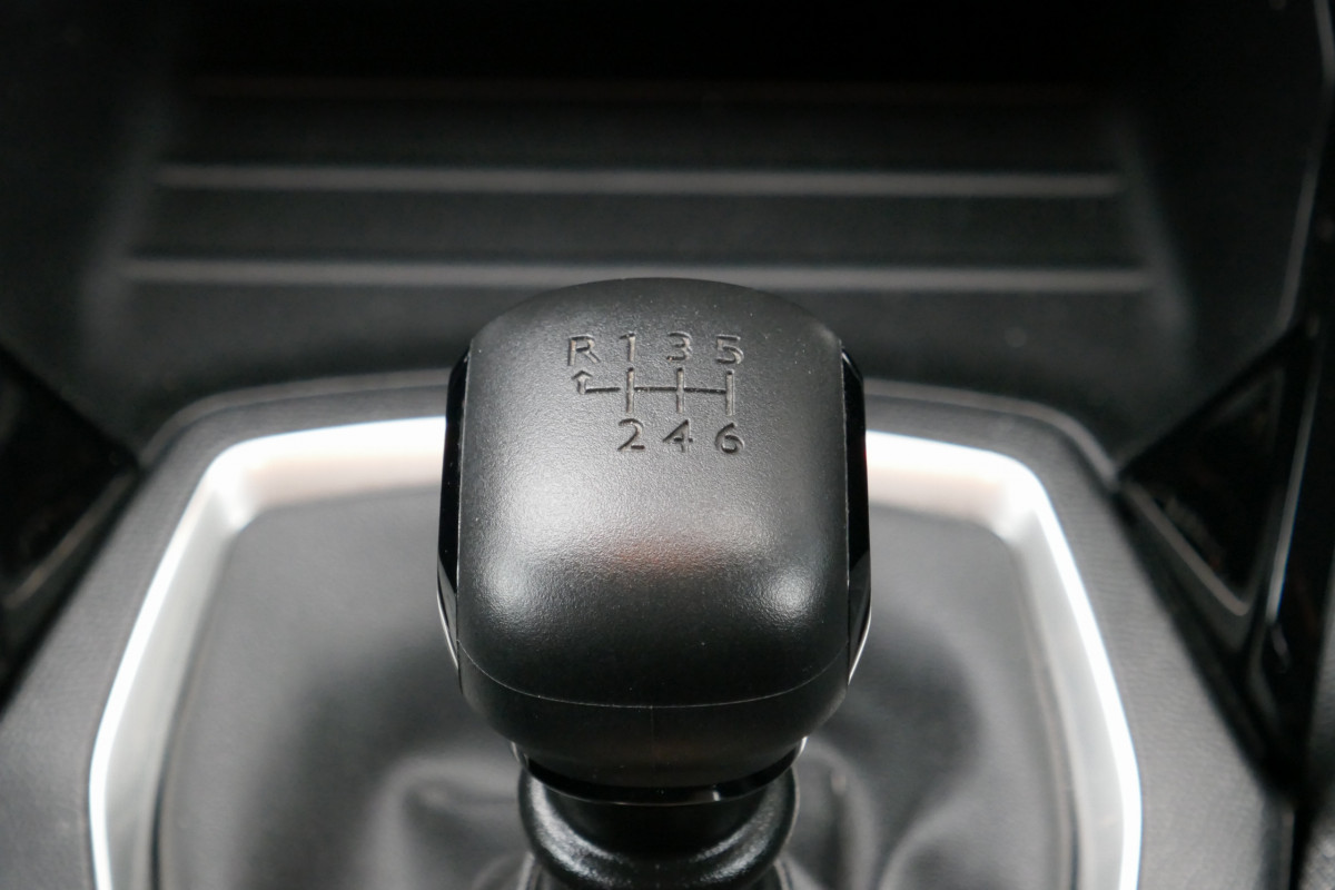 Peugeot 208 (2)