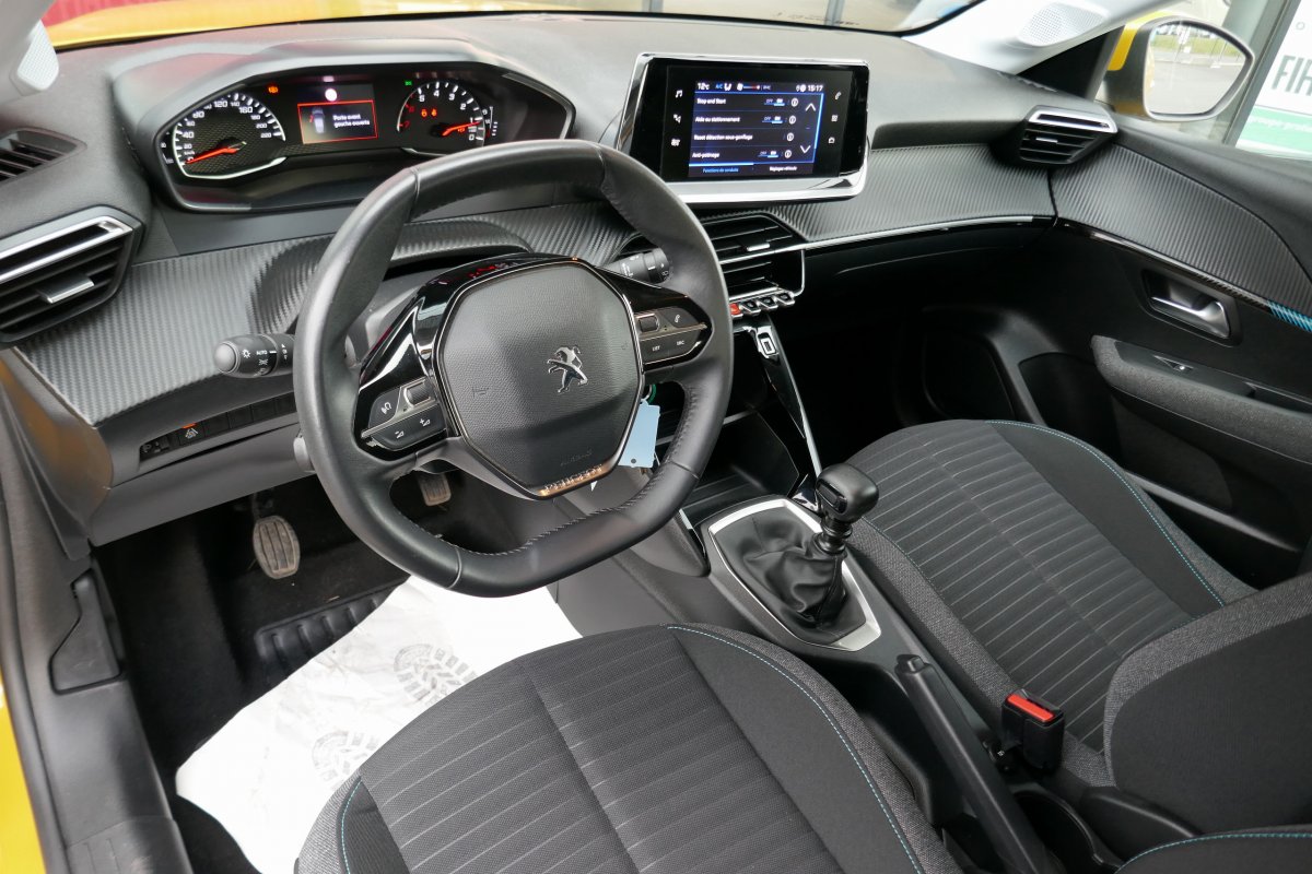 Peugeot 208 (2)