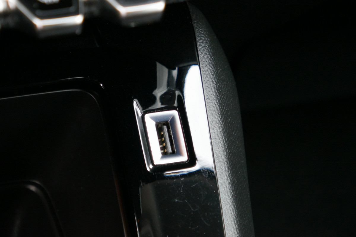 Peugeot 208 (2)