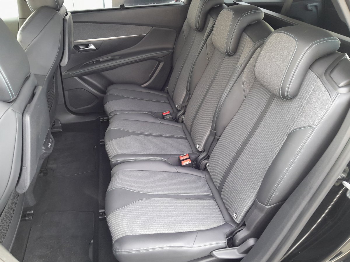 Peugeot 5008 (2)