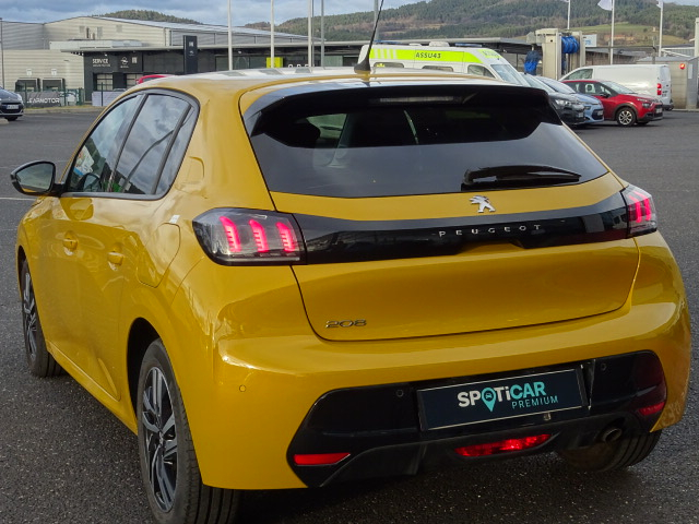 Peugeot 208 (2)