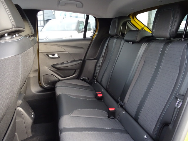 Peugeot 208 (2)