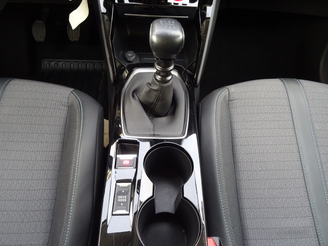 Peugeot 208 (2)