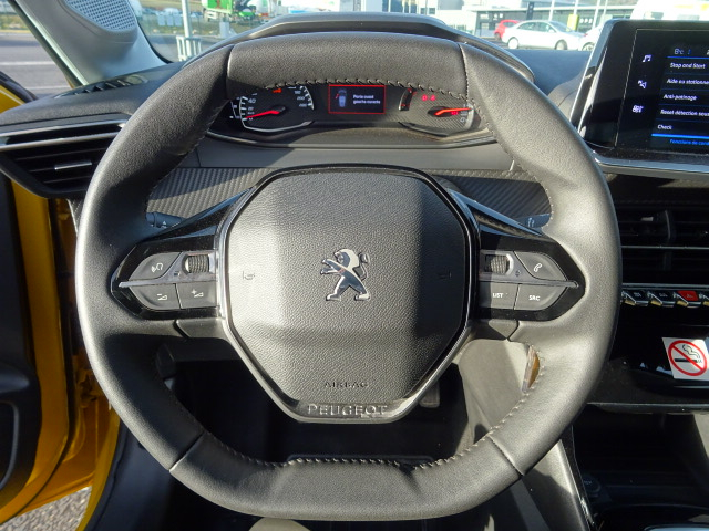 Peugeot 208 (2)