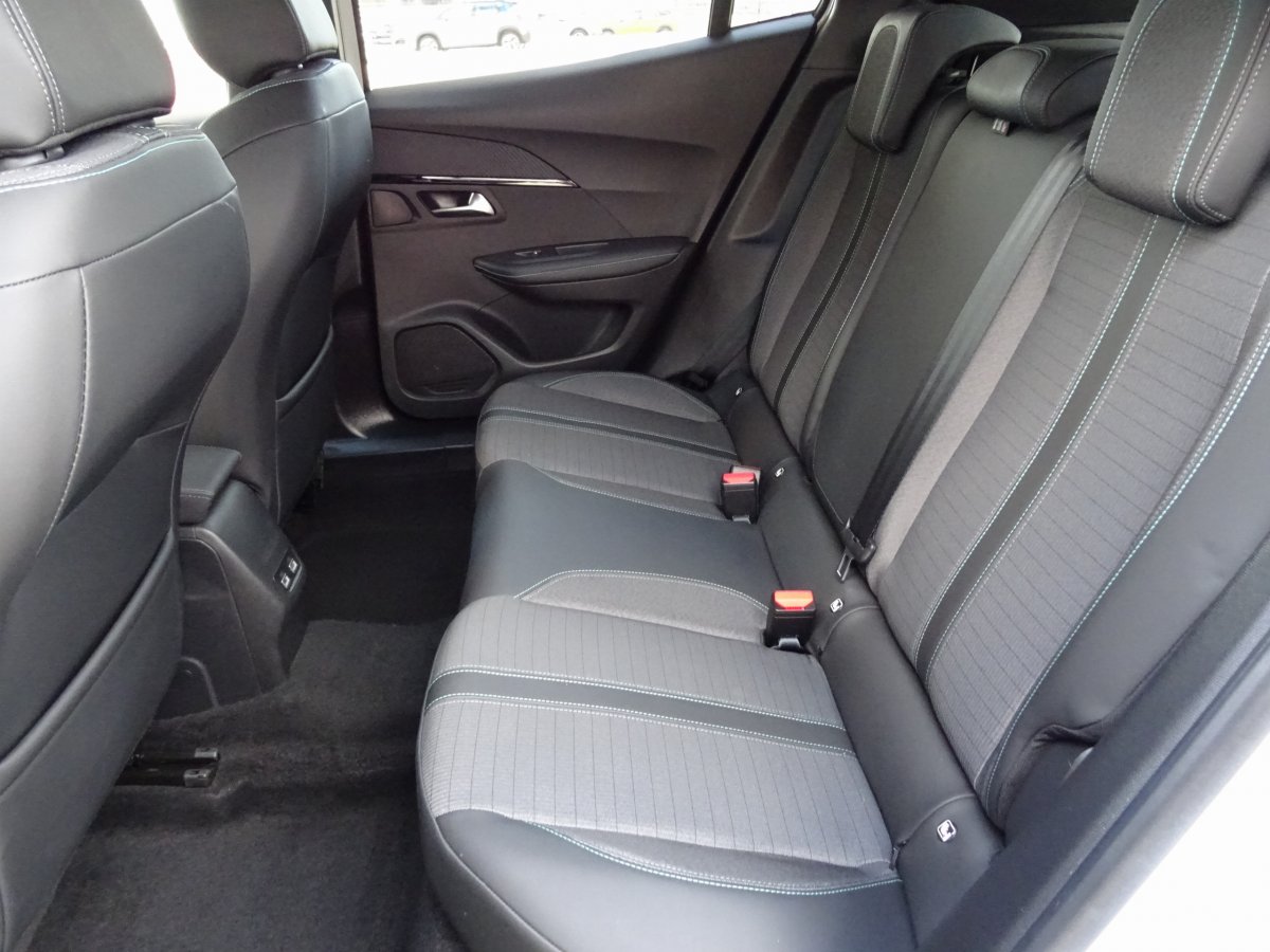 Peugeot 2008 (2)