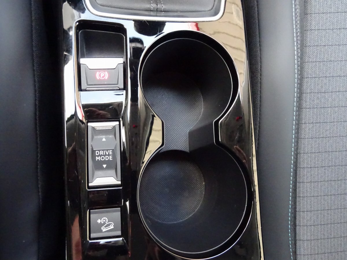 Peugeot 2008 (2)