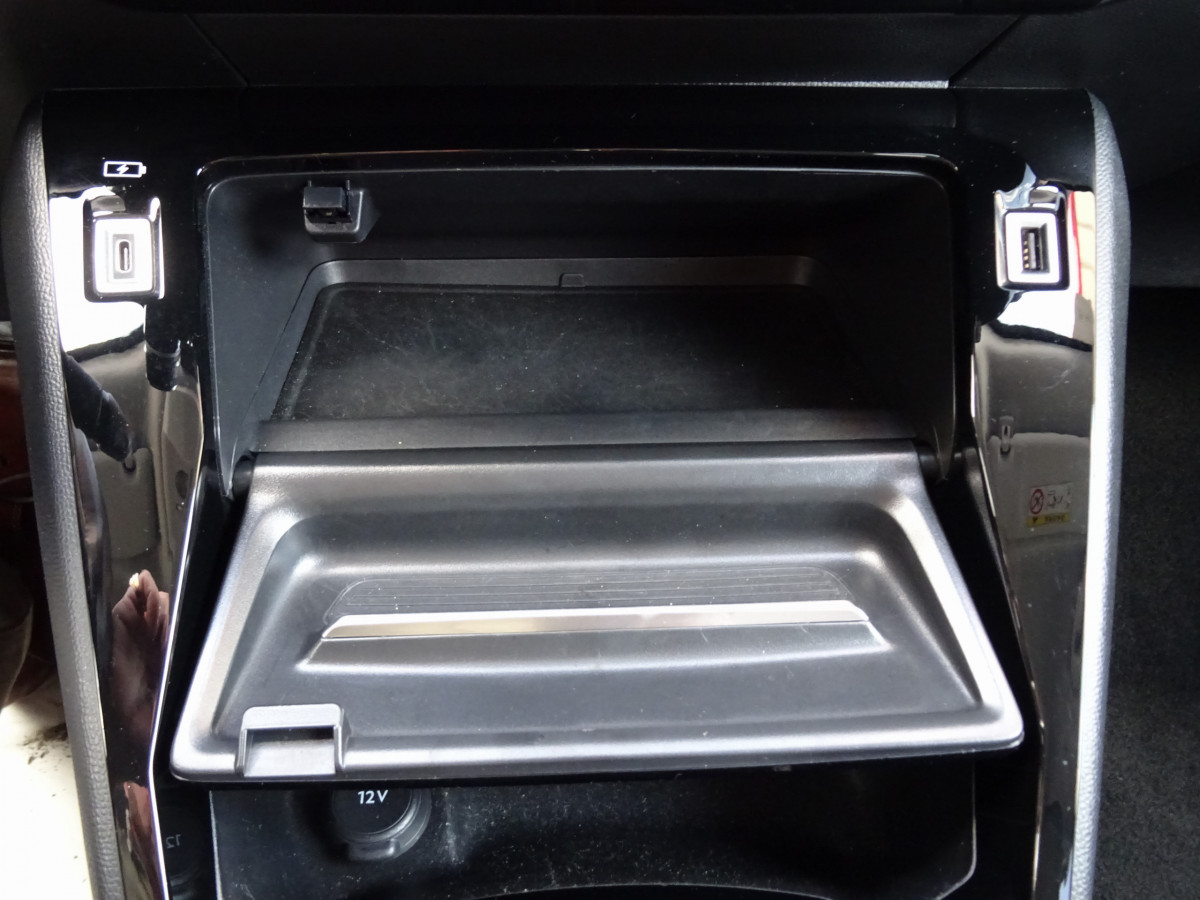 Peugeot 2008 (2)