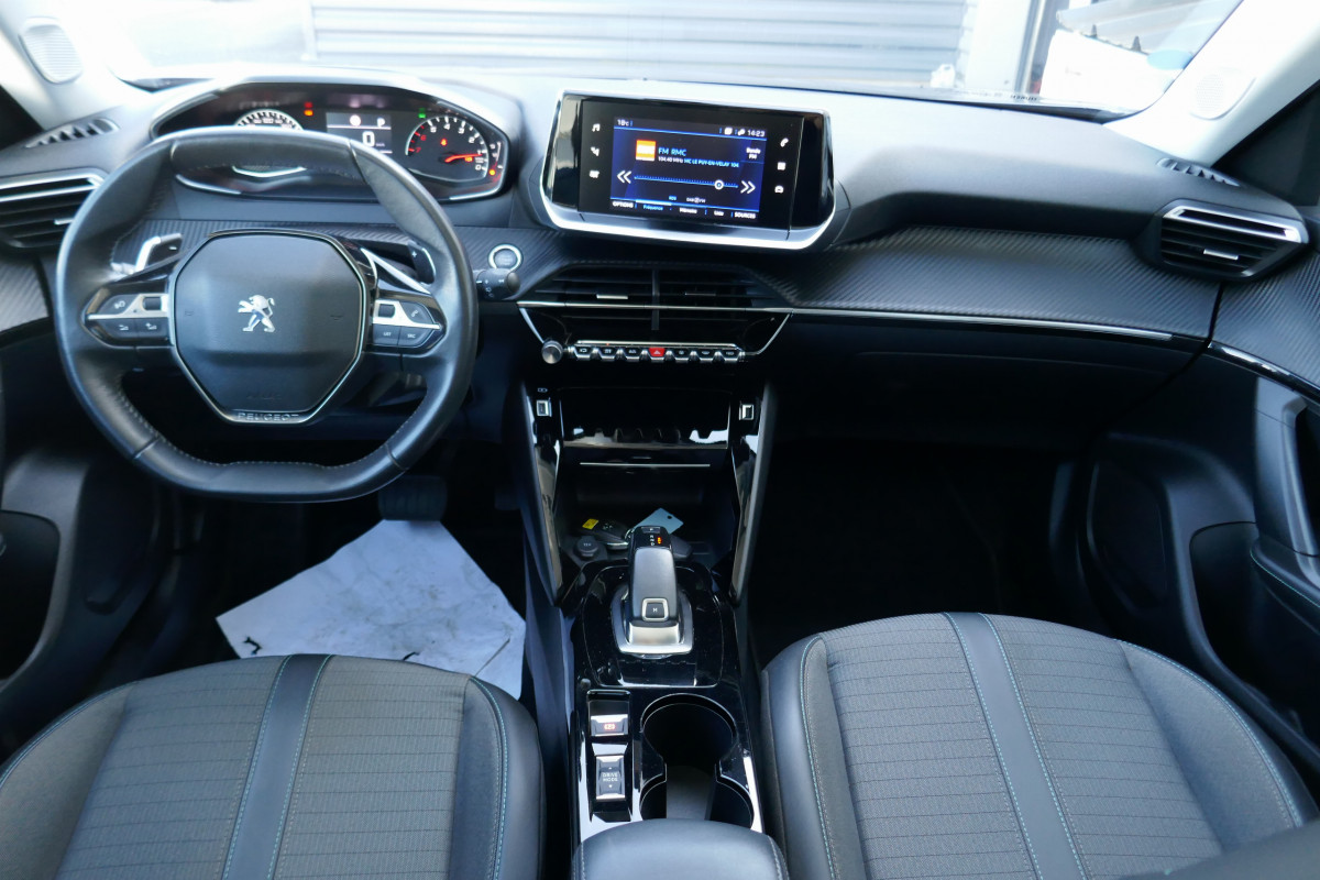 Peugeot 2008 (2)