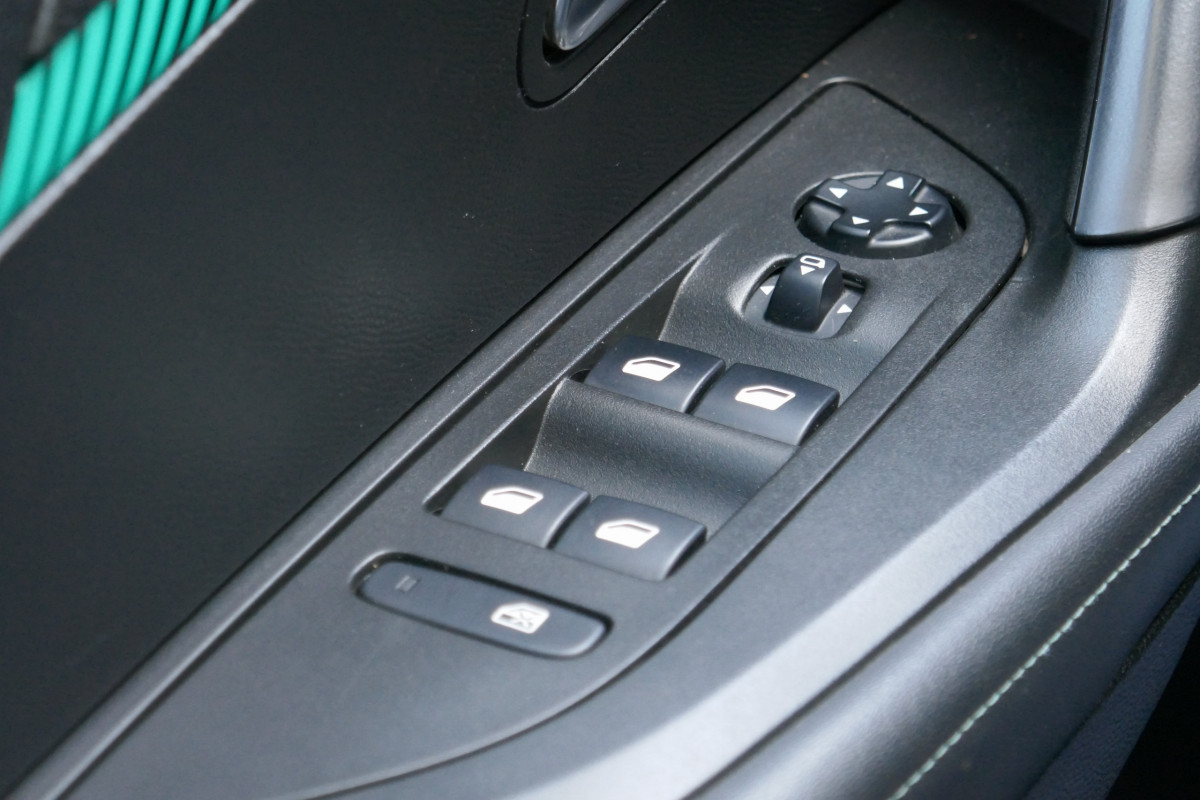 Peugeot 2008 (2)