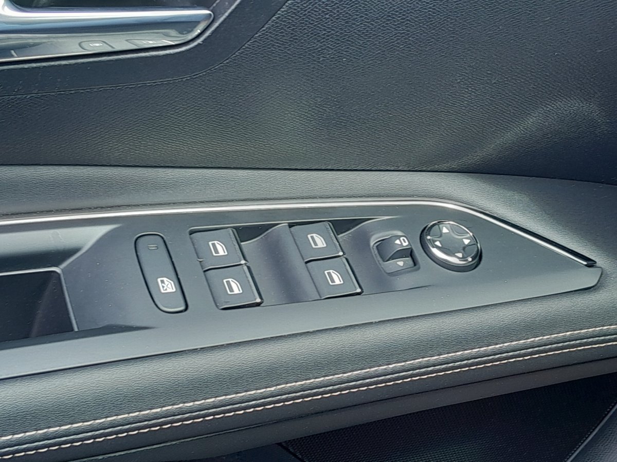 Peugeot 3008 (2)