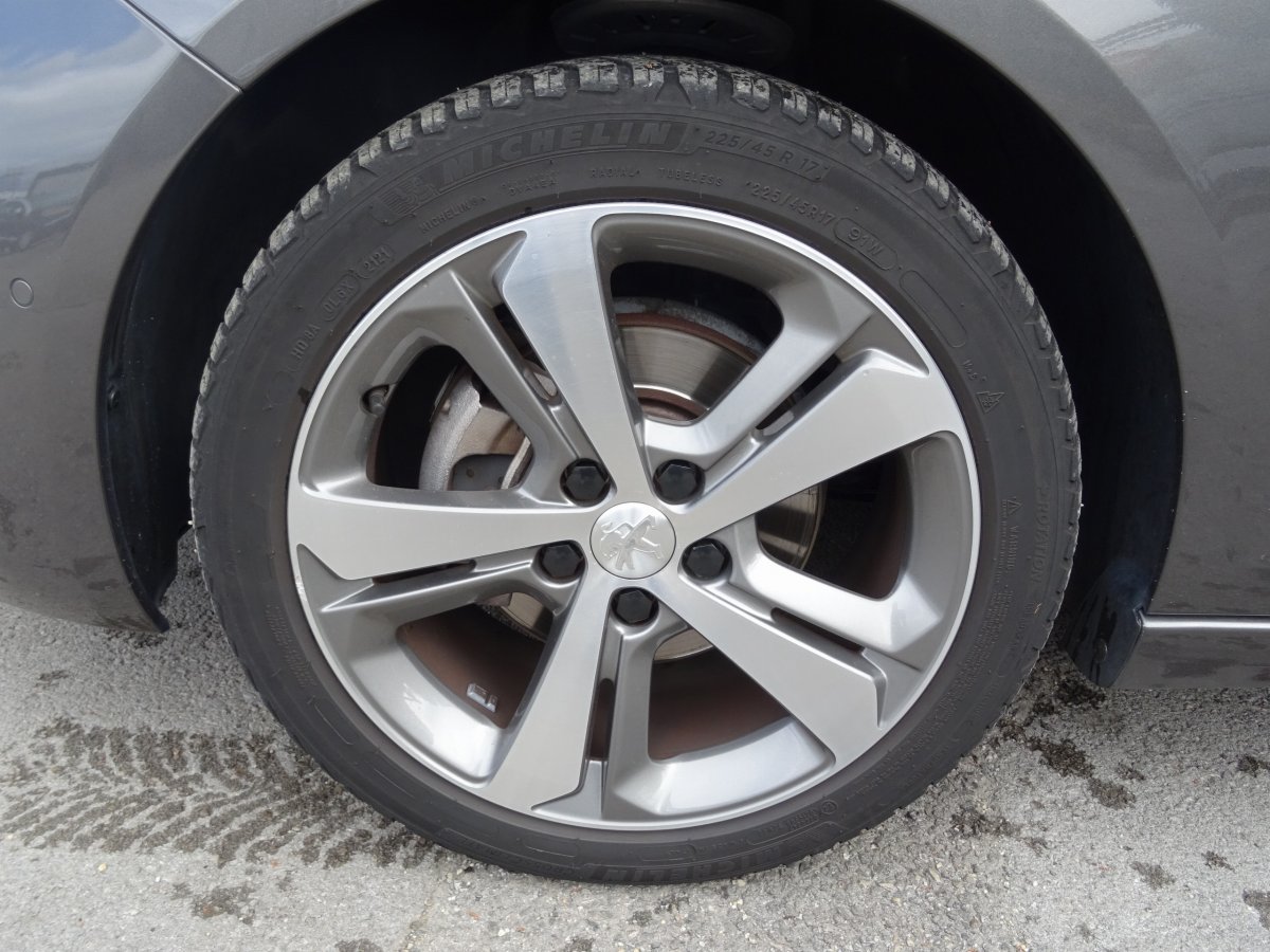 Peugeot 308 (2)