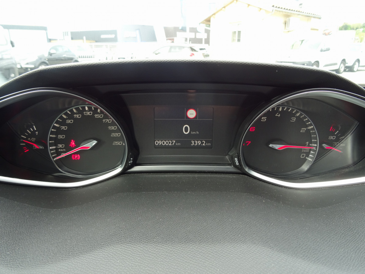 Peugeot 308 (2)