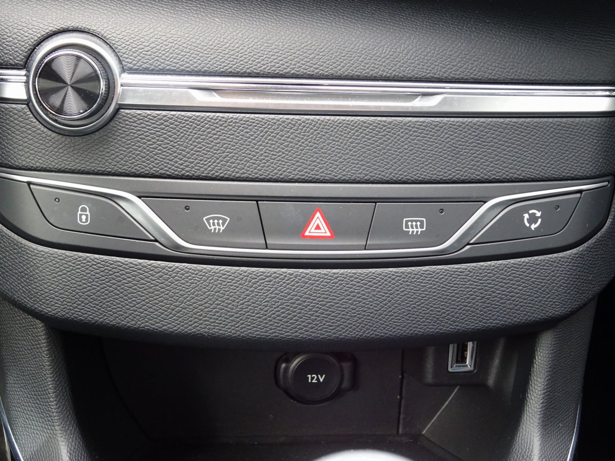 Peugeot 308 (2)