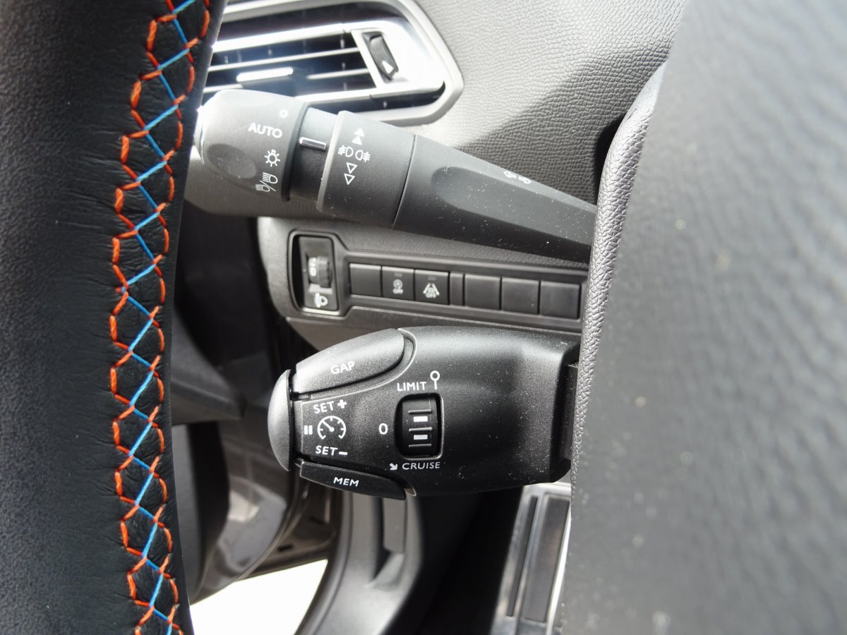 Peugeot 308 (2)