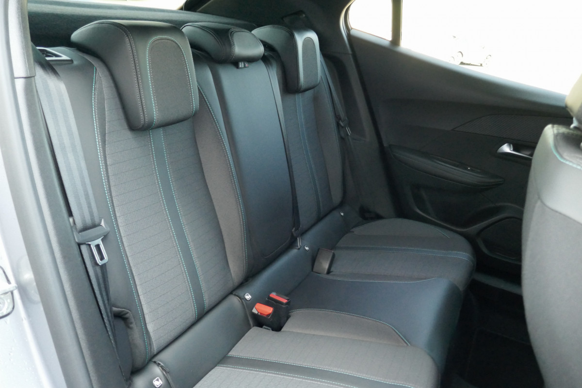 Peugeot 2008 (2)