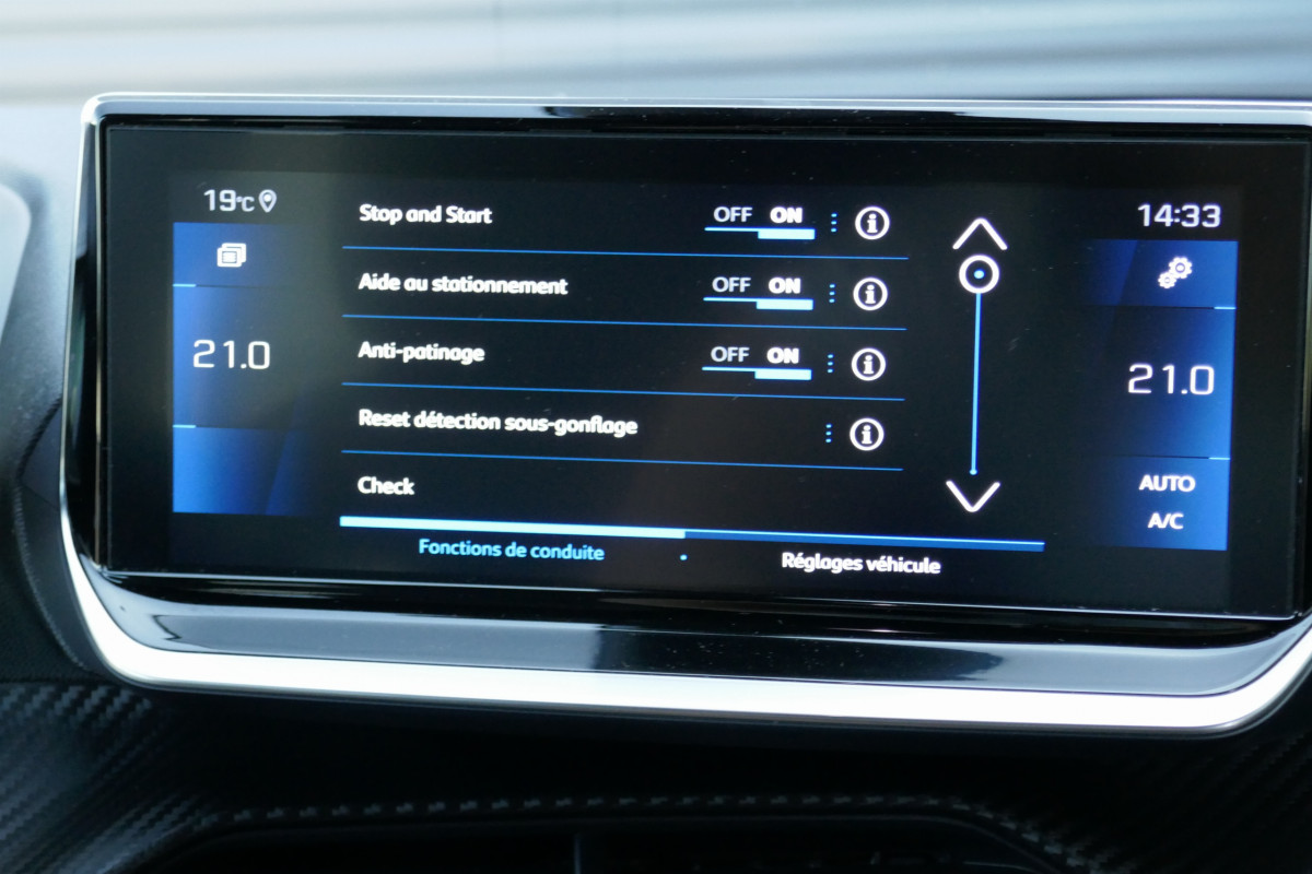 Peugeot 2008 (2)