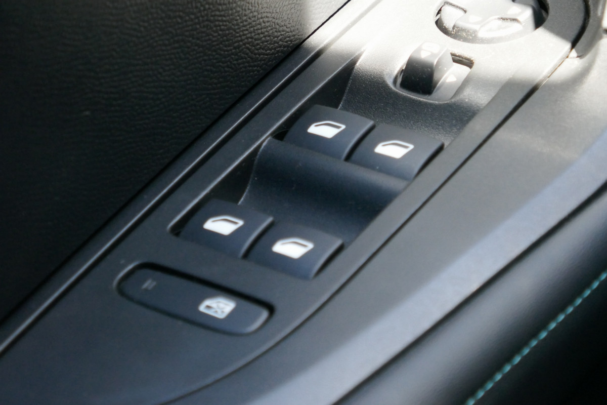 Peugeot 2008 (2)