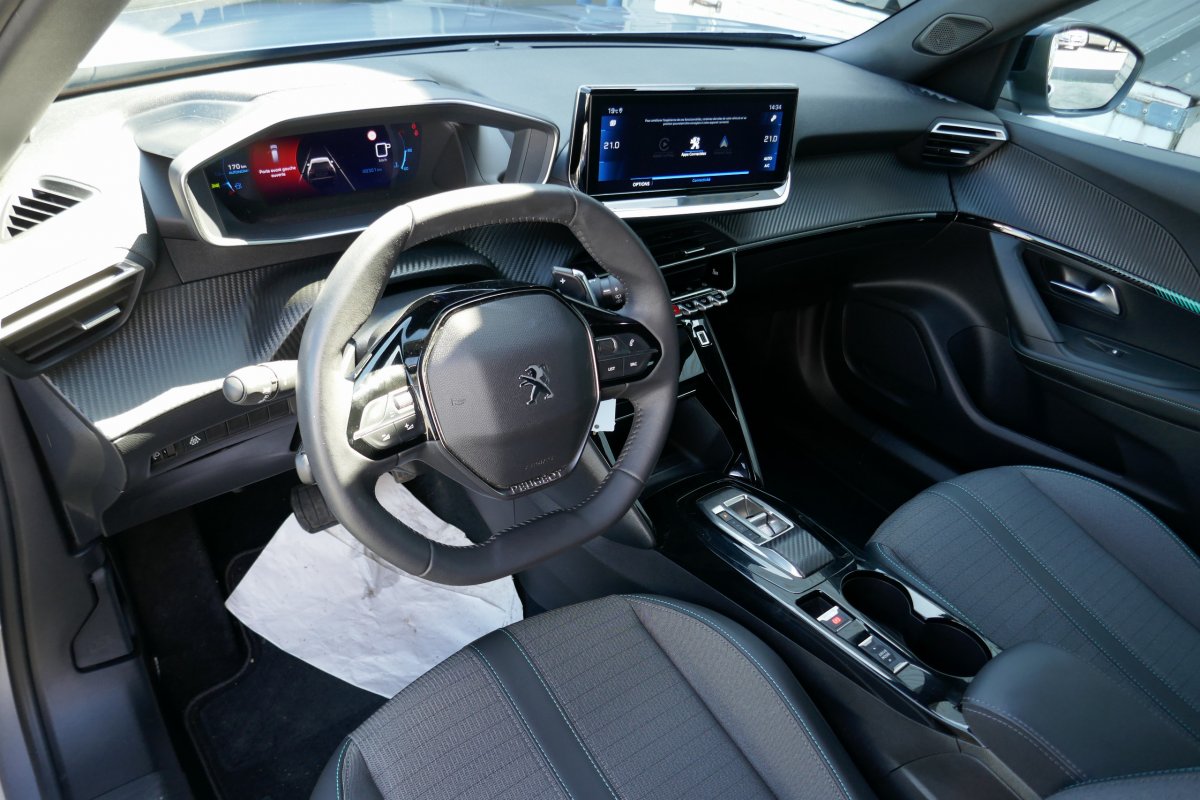 Peugeot 2008 (2)