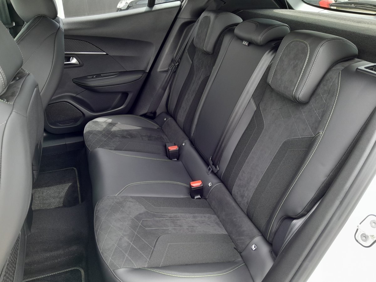 Peugeot 2008 (2)