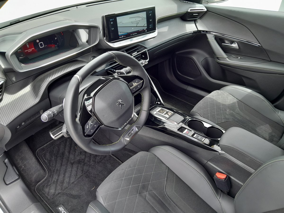 Peugeot 2008 (2)