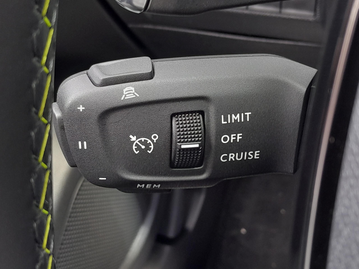 Peugeot 2008 (2)