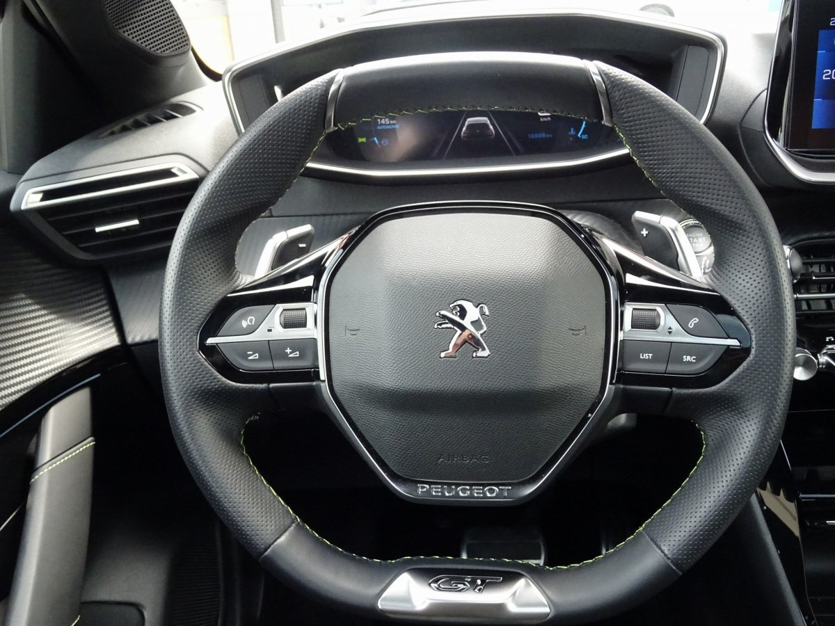 Peugeot 208 (2)
