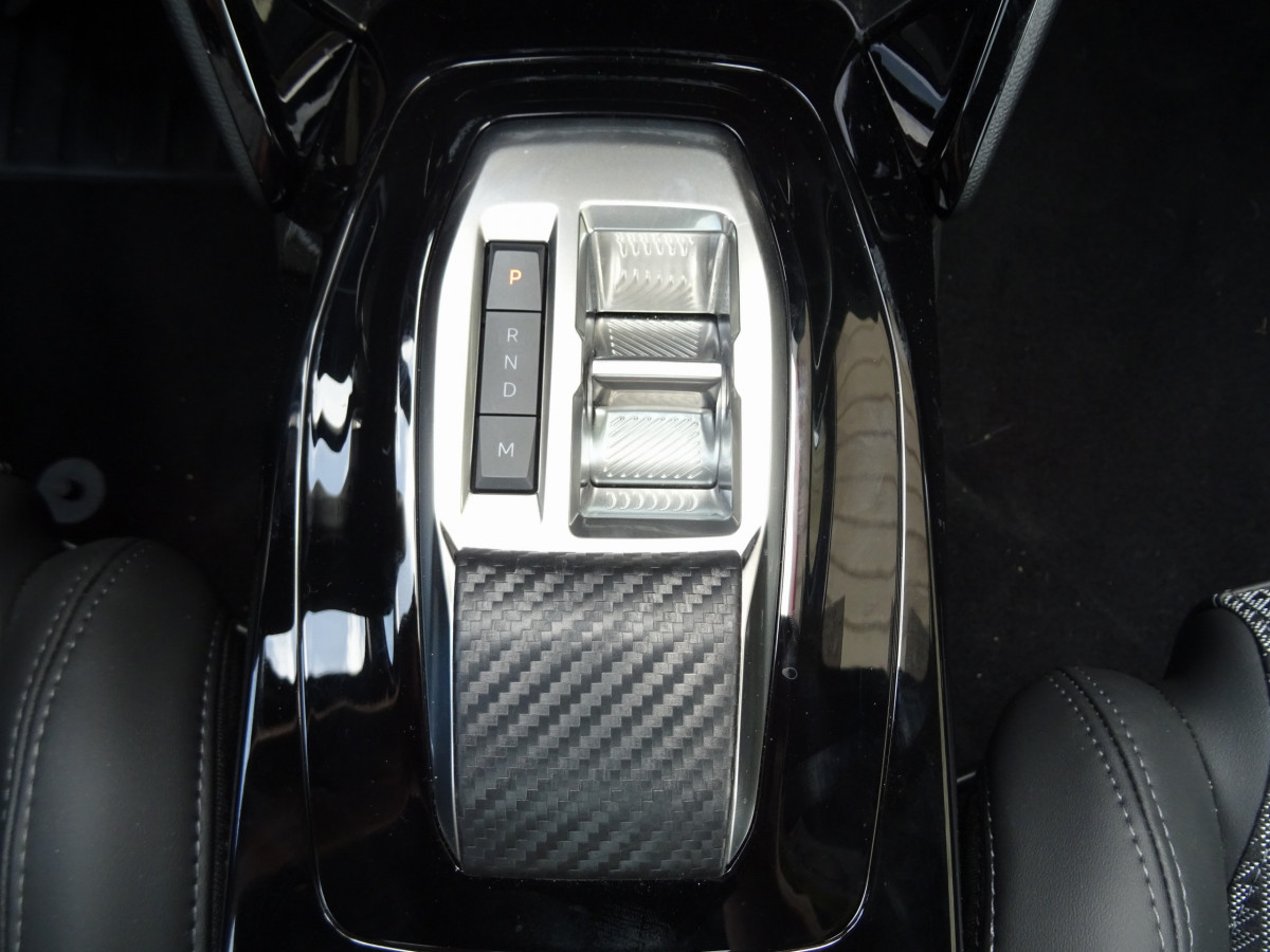 Peugeot 208 (2)