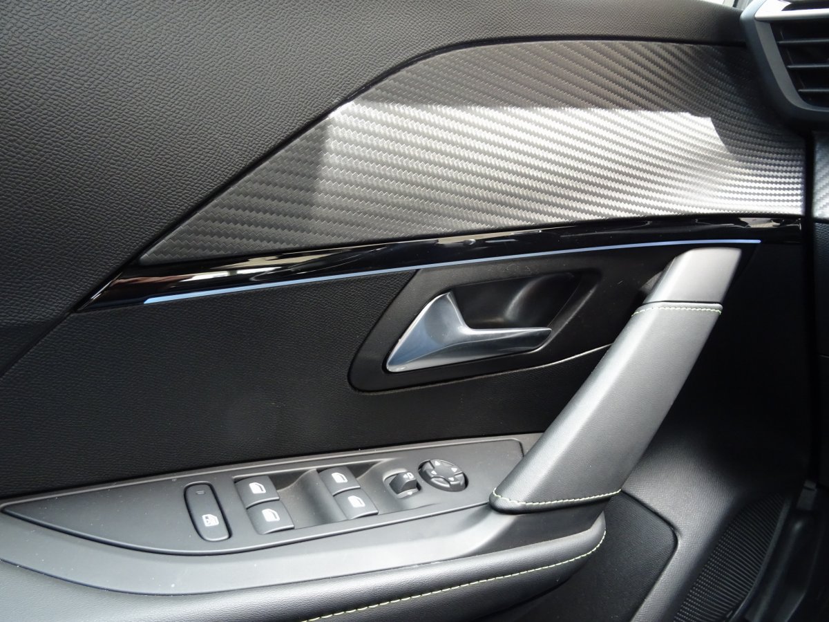 Peugeot 208 (2)