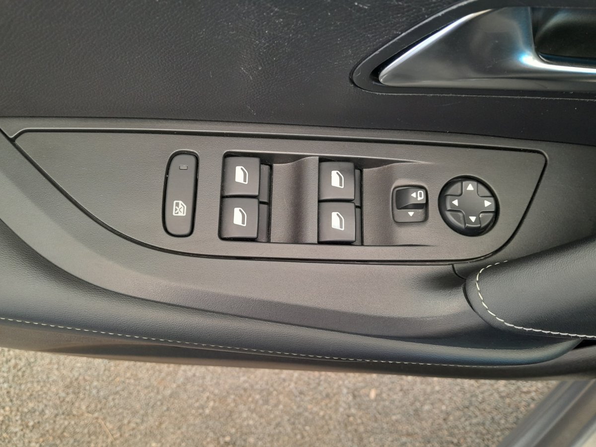 Peugeot 2008 (2)
