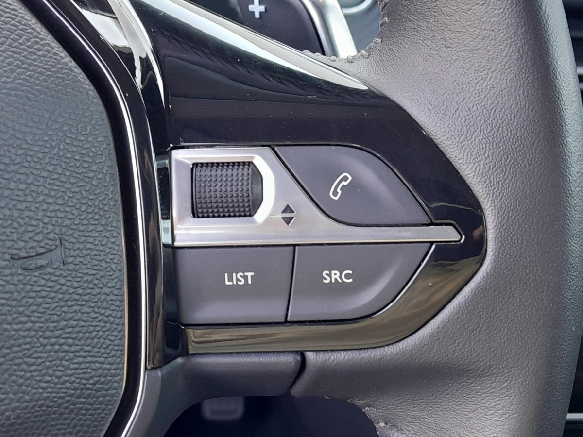 Peugeot 2008 (2)
