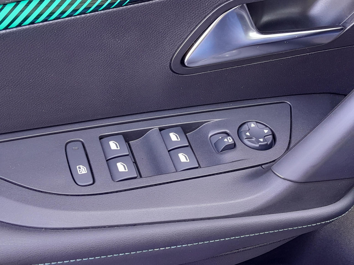 Peugeot 2008 (2)