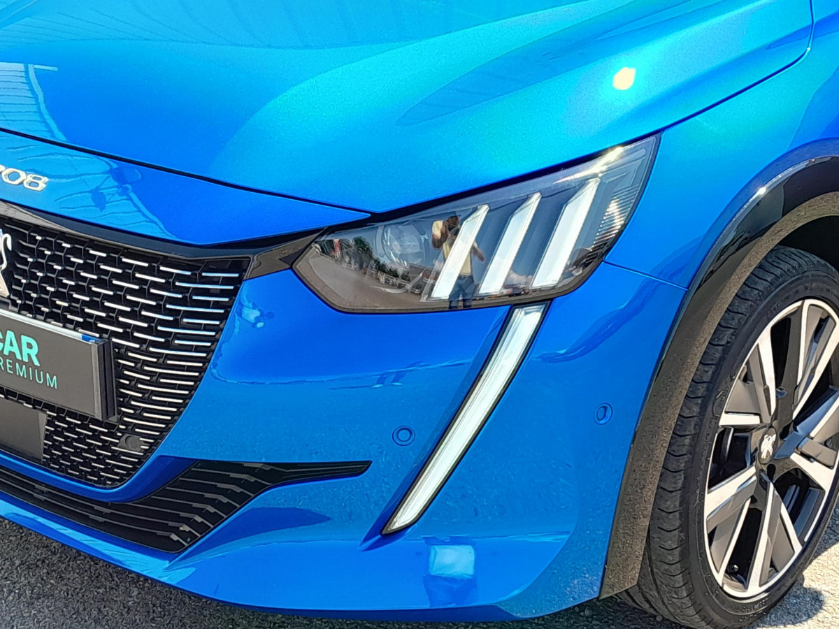 Peugeot 208 (2)