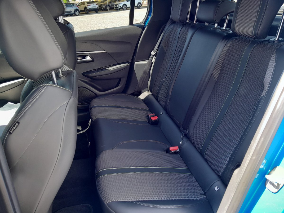 Peugeot 208 (2)