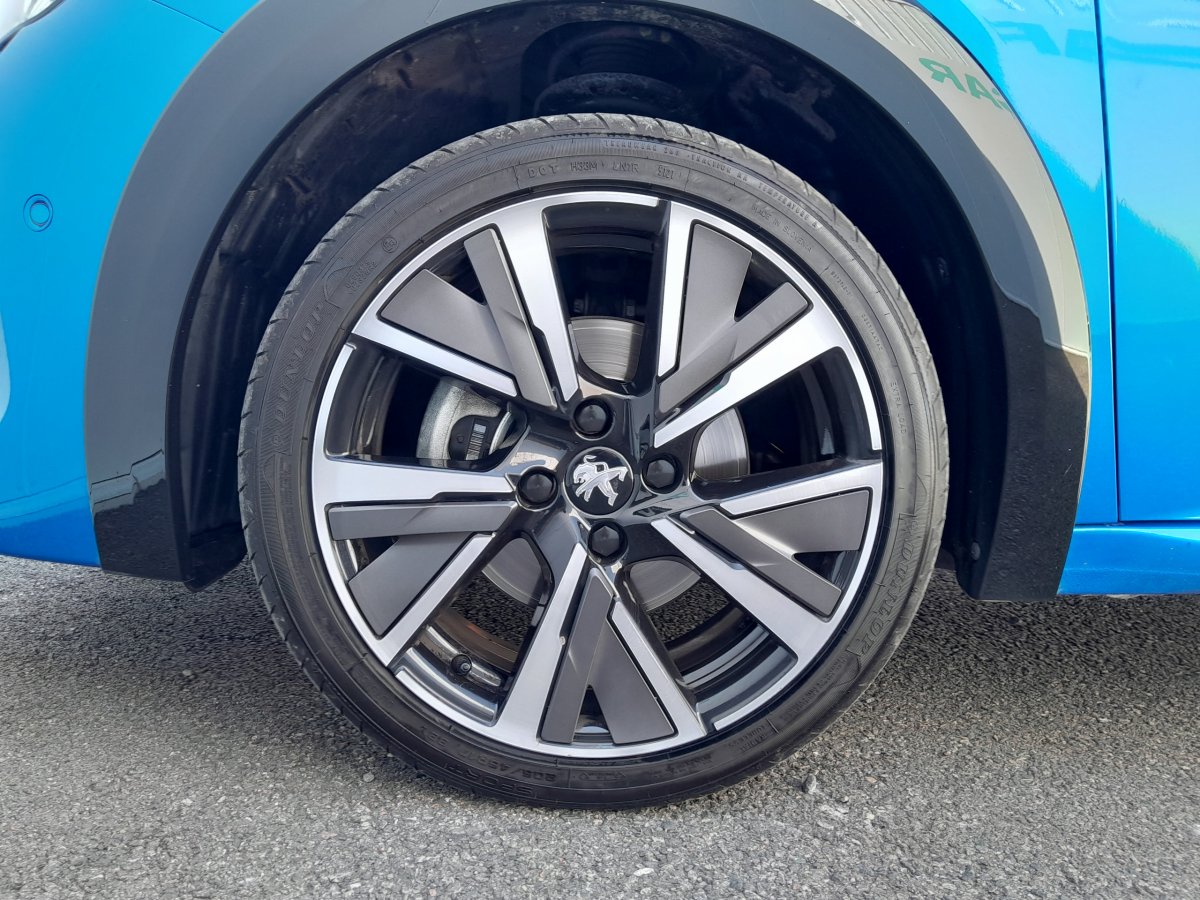 Peugeot 208 (2)
