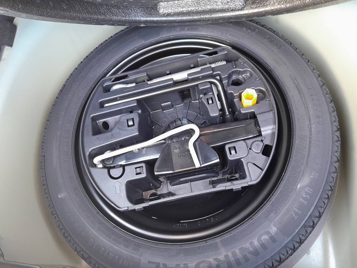 Peugeot 208 (2)