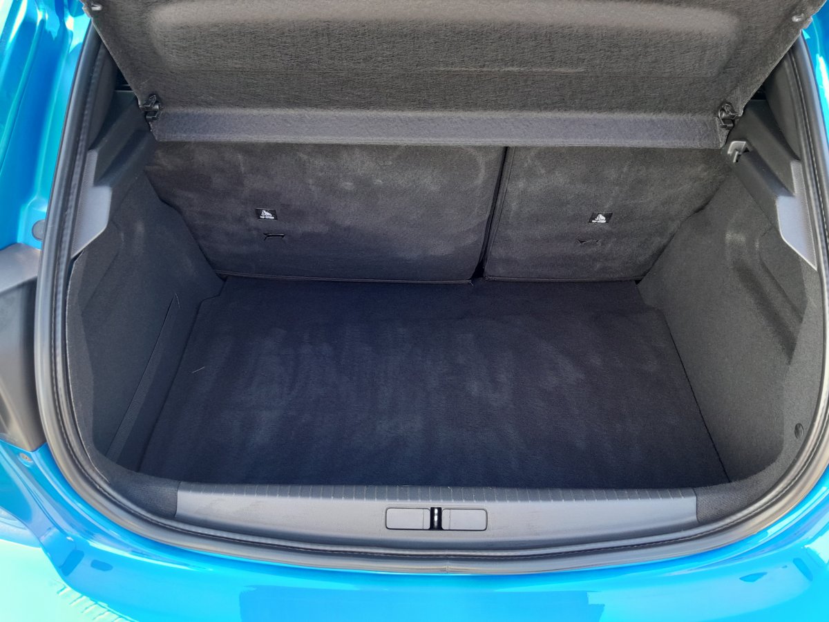 Peugeot 208 (2)