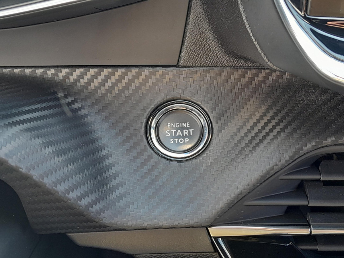 Peugeot 208 (2)