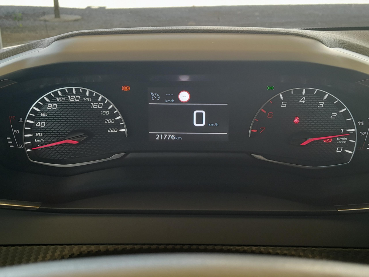 Peugeot 208 (2)