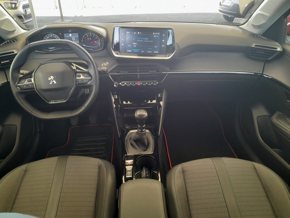 Peugeot 208 (2)