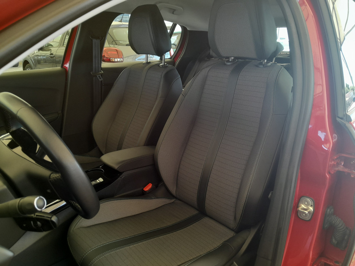 Peugeot 208 (2)
