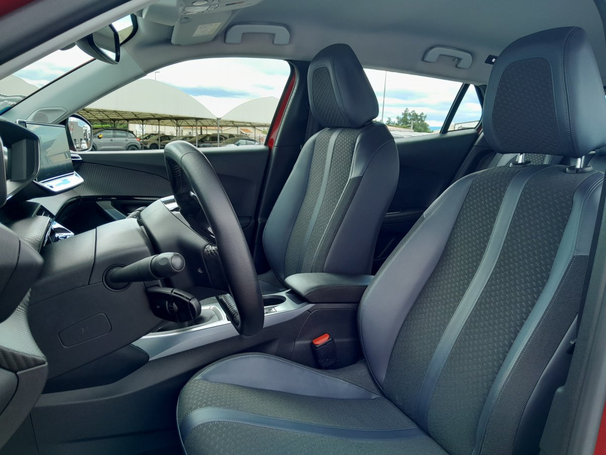 Peugeot 2008 (2)