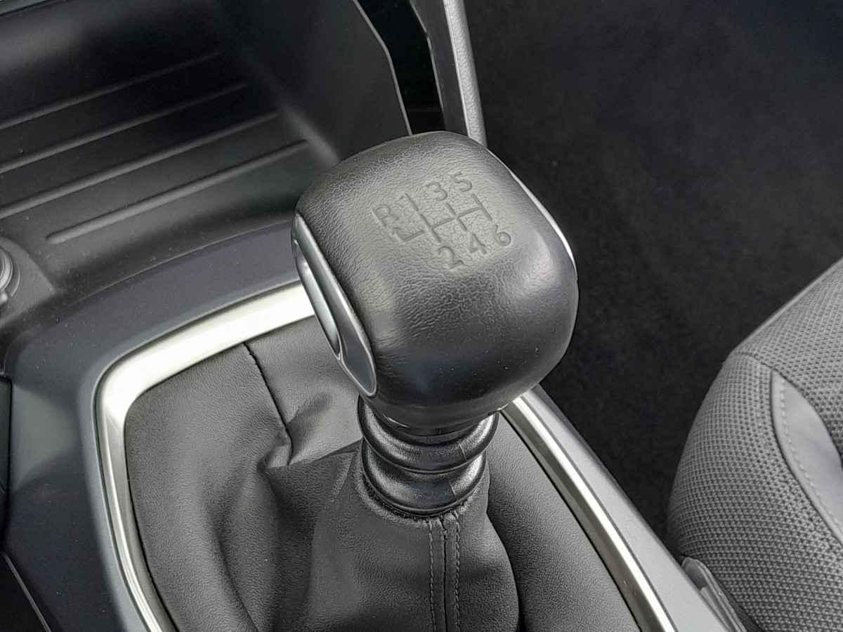 Peugeot 2008 (2)