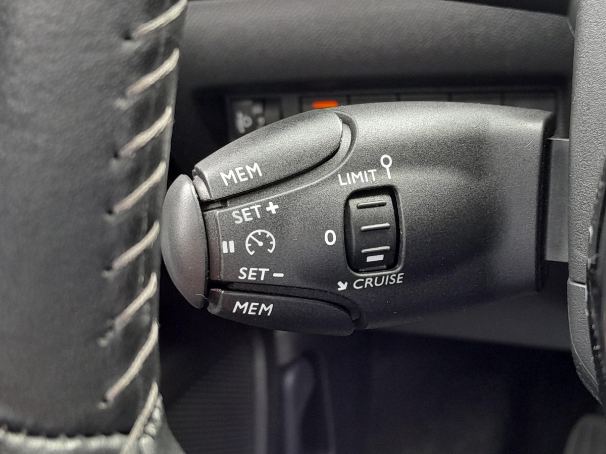 Peugeot 2008 (2)