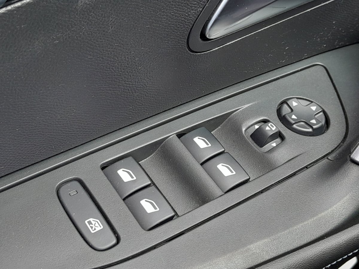 Peugeot 2008 (2)