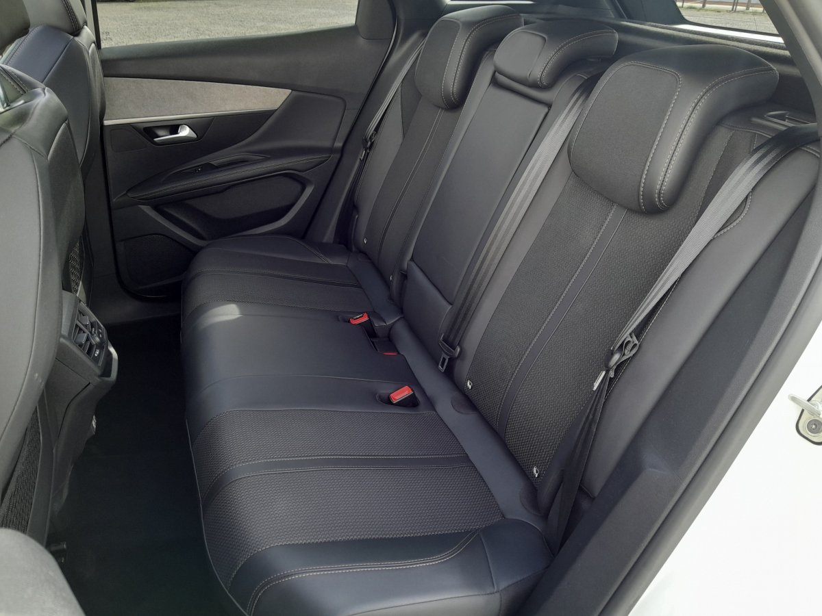 Peugeot 3008 (2)
