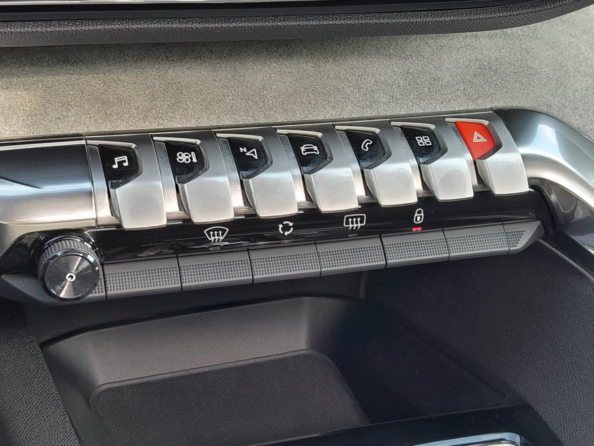 Peugeot 3008 (2)