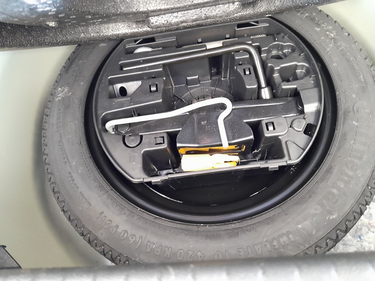 Peugeot 208 (2)