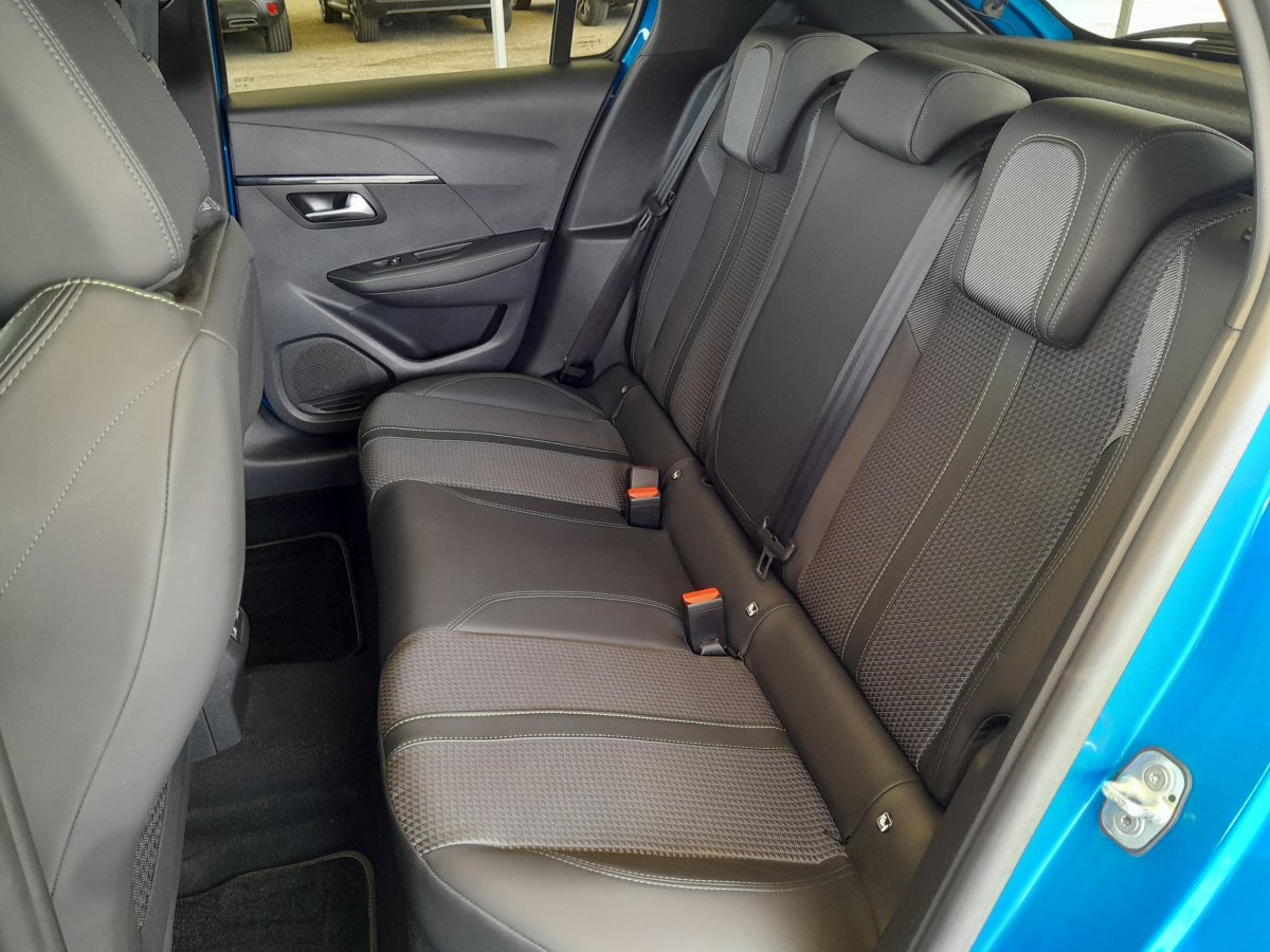 Peugeot 208 (2)